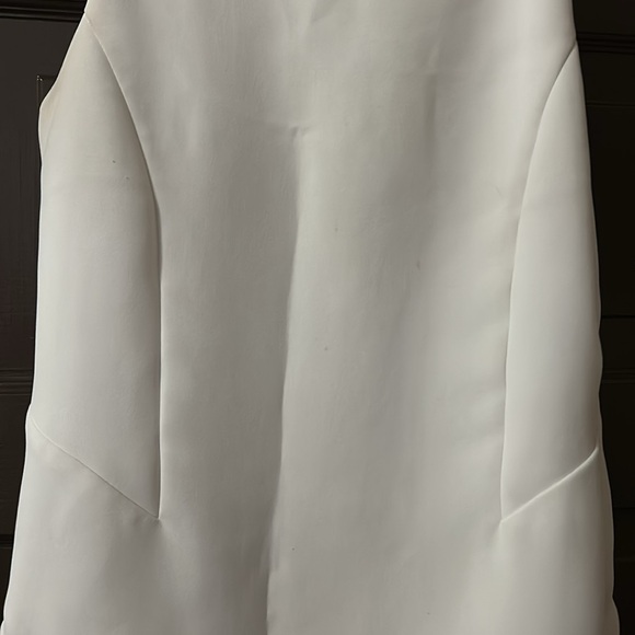 White sleeveless blouse by CAbi size small - Picture 3 of 7